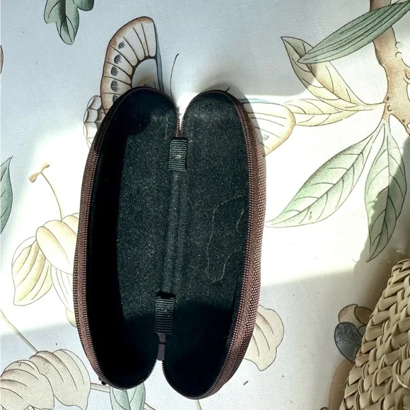 Maui Jim Brown Reinforced Zipper Sunglasses Case with Durable Design - Picture 9 of 10